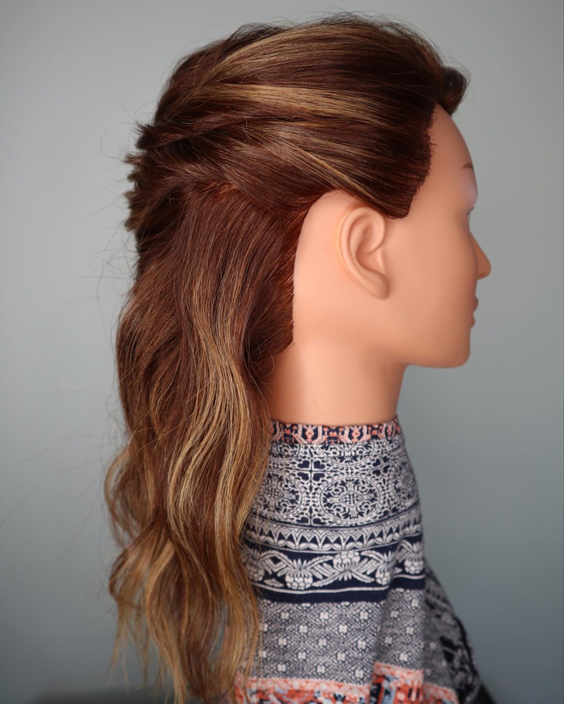 Coiffure tressée cuivrée